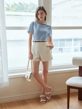 MOTF PREMIUM CONTRAST TAPE KEYHOLE BACK BLOUSE
